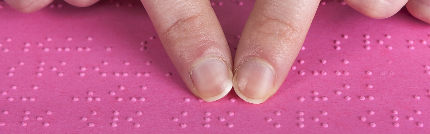 Symbolbild Finger und Braille